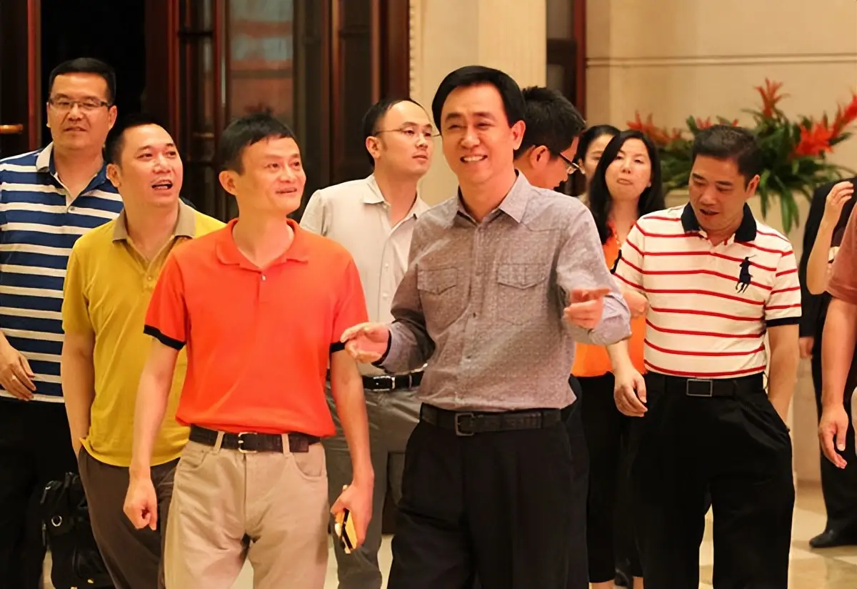 李铁足坛黑幕_足坛市场化利益驱动_恒大足球股份